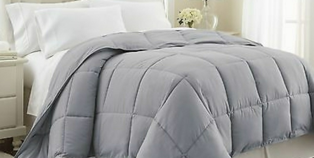 Comforter size twin/ twin XL
